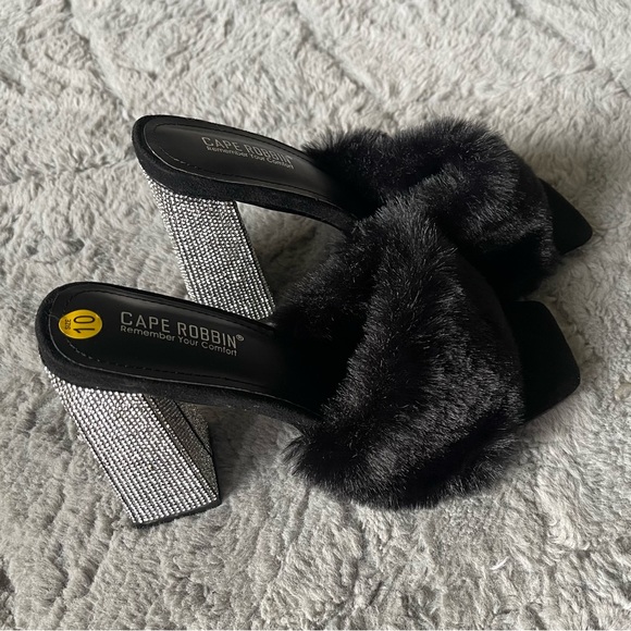 Cape Robbin Black Softy Fur high heels, women’s shoes, size 10 - Picture 2 of 6